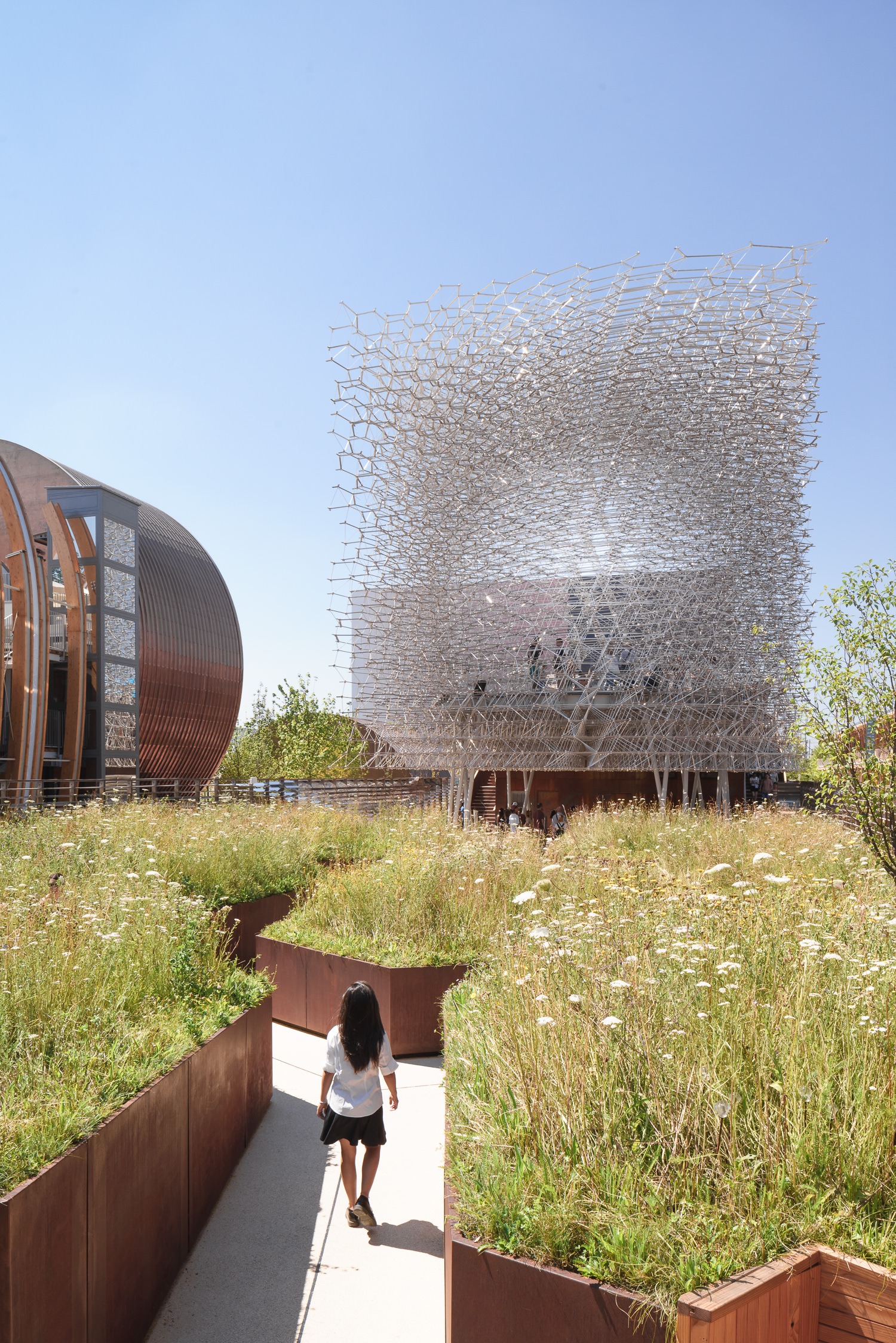 people walking to uk pavilion, milan expo, mark hadden architecture photographer